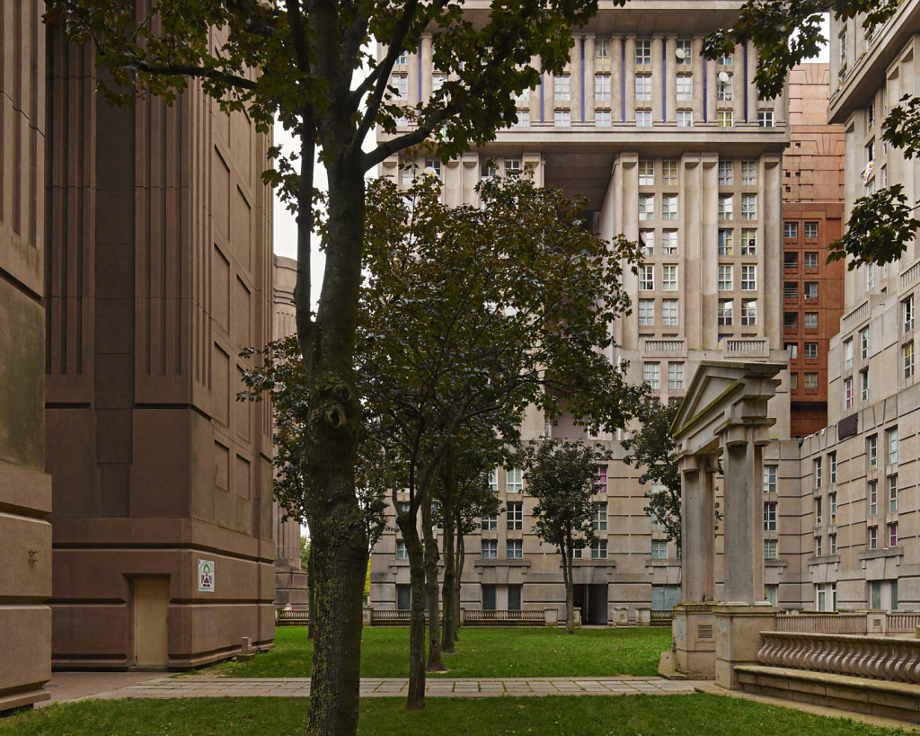 "Palacio de Abraxas" "Ricardo Bofill" architecture neoclassic posmodernism brutalism photography scifi dystopian paris