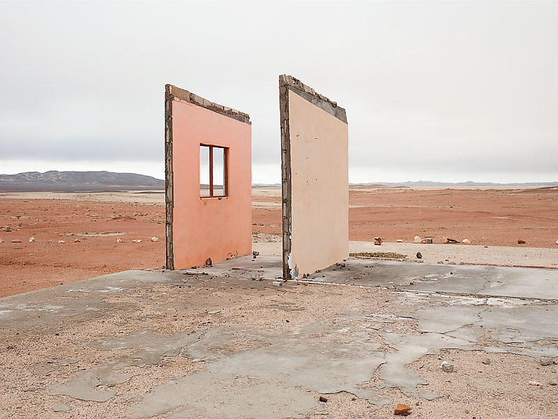 Cuando ya no estés photograph series by Álvaro Sánchez Montañés abandoned places urban exploration dystopian ruins after humans apocalyptic world