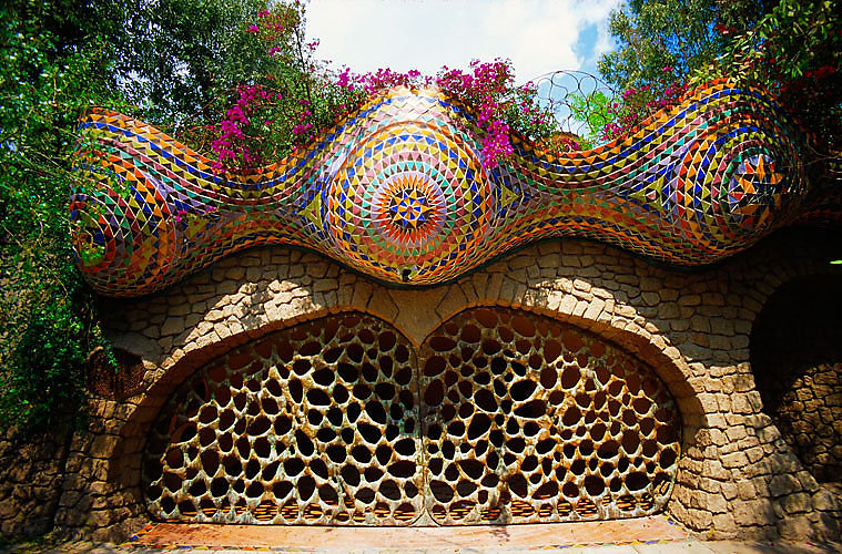 Javier Senosiaín Ballena mexicana mexican bioarchitecture organic architecture colorful organic forms